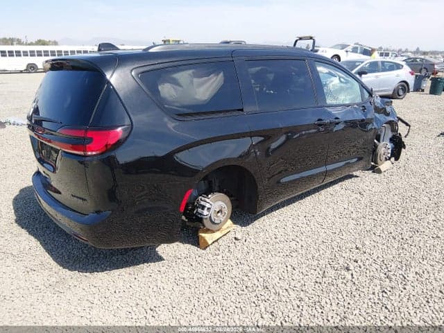2027 CHRYSLER PACIFICA 4