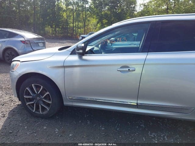 2017 VOLVO XC60 T6 DYNAMIC 6