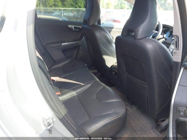 2017 VOLVO XC60 T6 DYNAMIC 8
