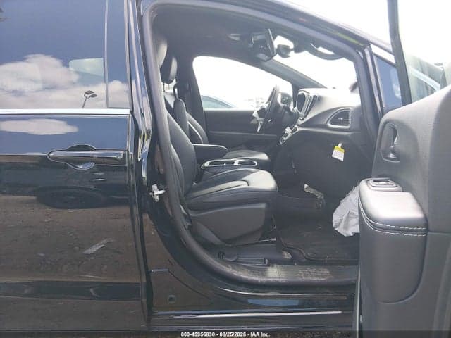 2027 CHRYSLER PACIFICA 5