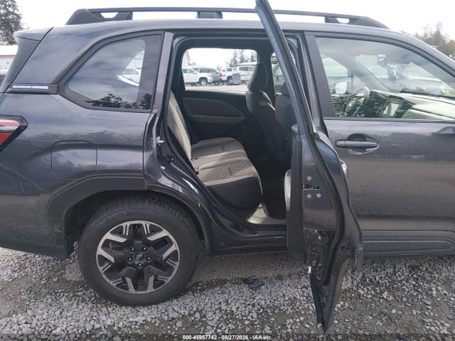 2025 SUBARU FORESTER 8