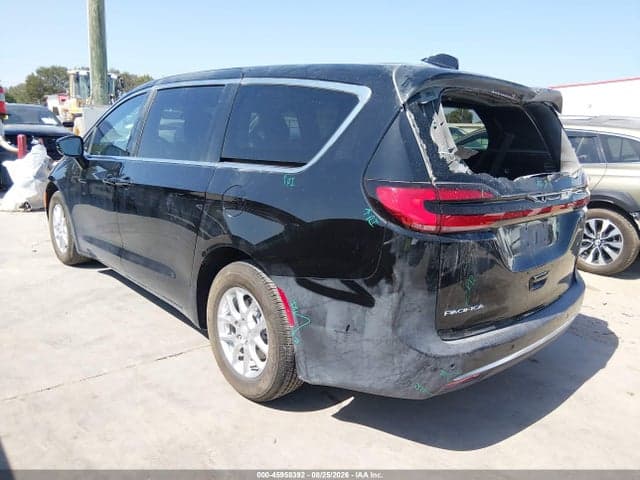 2027 CHRYSLER PACIFICA 3