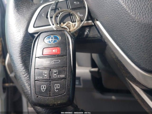 2021 TOYOTA SIENNA XLE 11