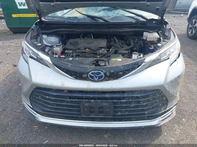 2021 TOYOTA SIENNA XLE 19
