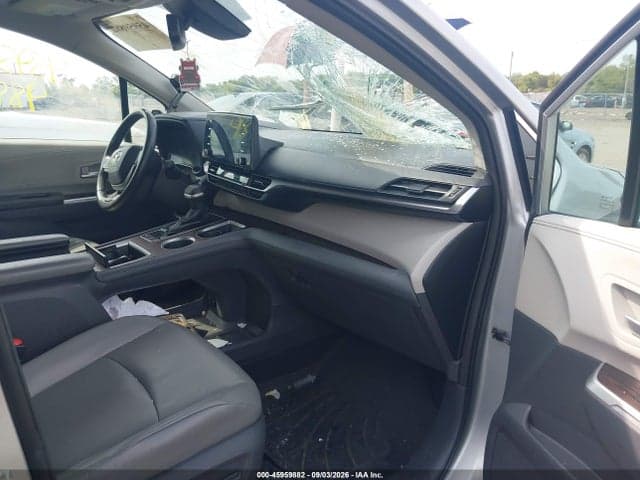 2021 TOYOTA SIENNA XLE 5