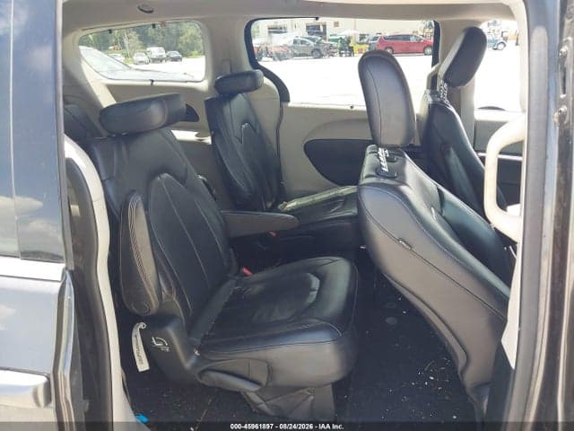 2018 CHRYSLER PACIFICA TOURING L 8