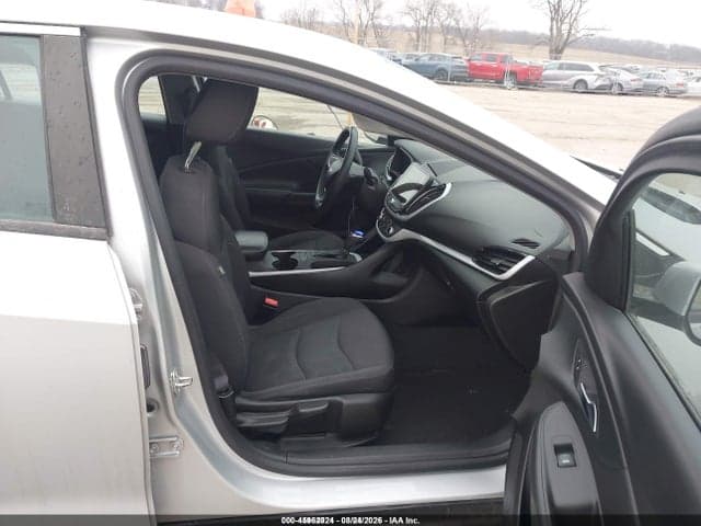2017 CHEVROLET VOLT LT 5