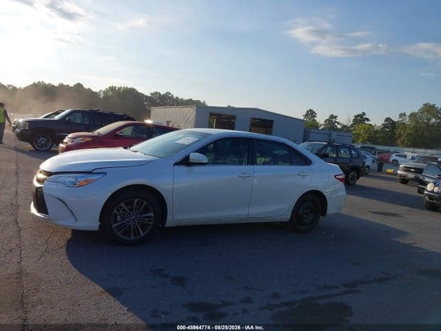 2017 TOYOTA CAMRY SE 8