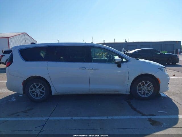 2023 CHRYSLER PACIFICA TOURING L 13