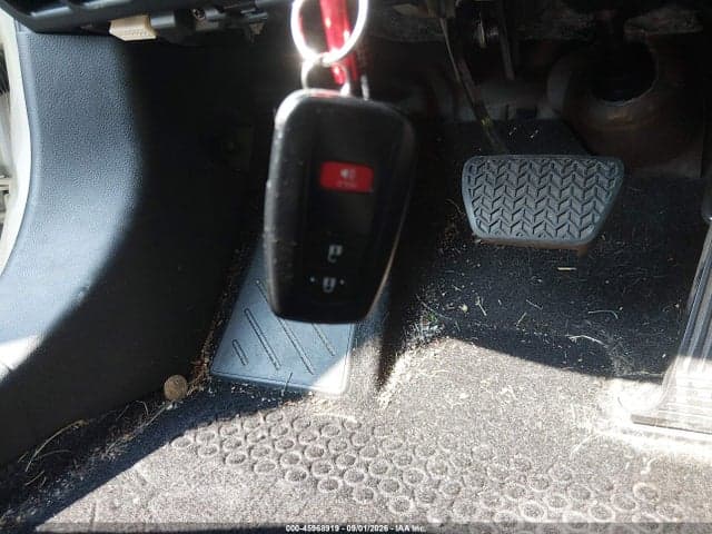 2022 TOYOTA RAV4 XLE 11