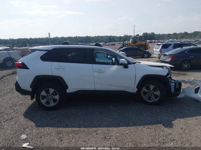 2022 TOYOTA RAV4 XLE 13