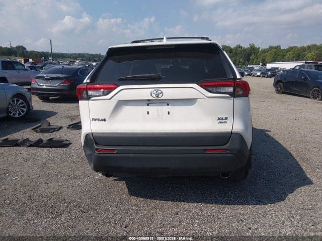 2022 TOYOTA RAV4 XLE 16