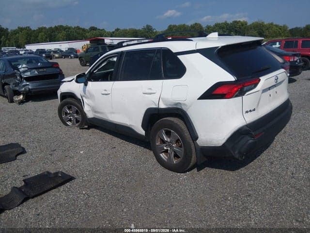 2022 TOYOTA RAV4 XLE 3