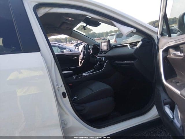 2022 TOYOTA RAV4 XLE 5