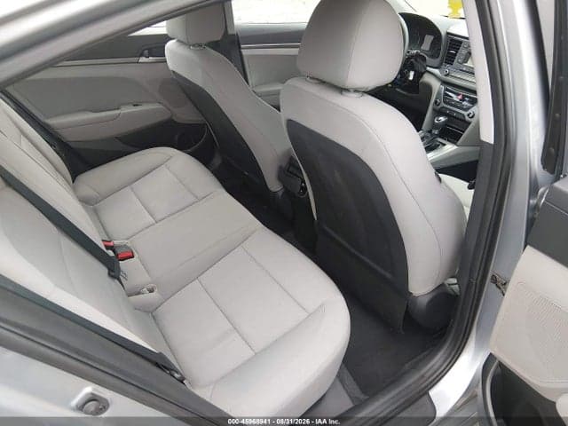 2017 HYUNDAI ELANTRA SE 8