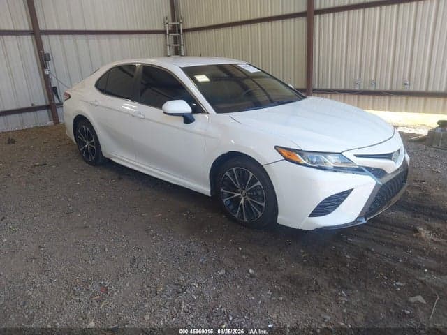2018 TOYOTA CAMRY SE 1