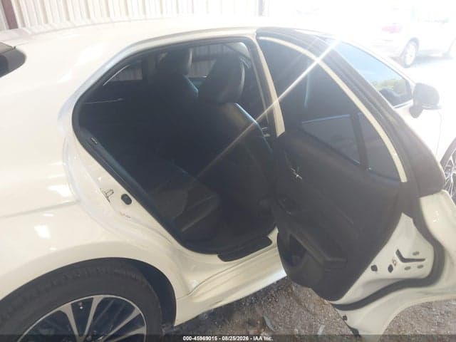 2018 TOYOTA CAMRY SE 8