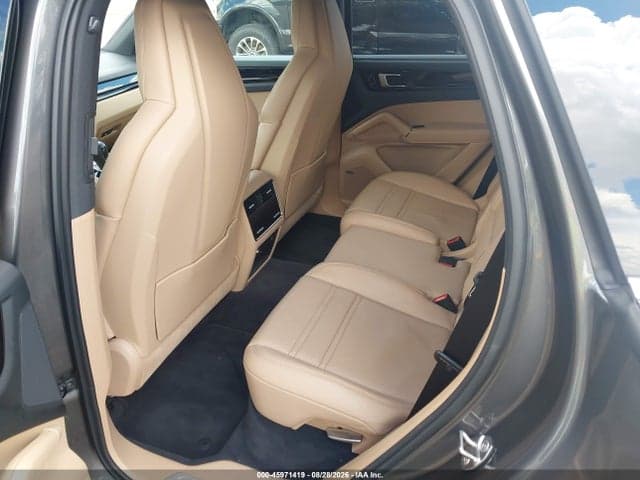 2019 PORSCHE CAYENNE S 8