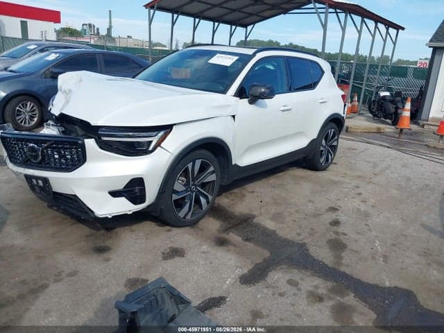 2025 VOLVO XC40 B5 PLUS DARK THEME 2