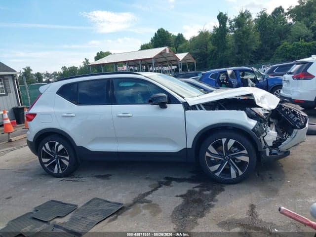 2025 VOLVO XC40 B5 PLUS DARK THEME 13