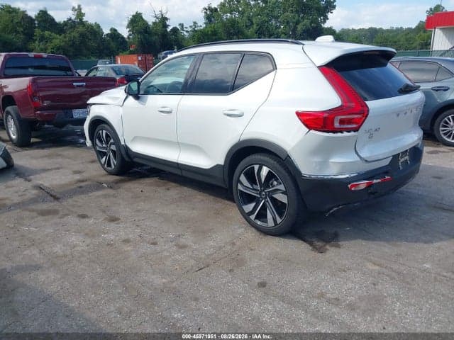 2025 VOLVO XC40 B5 PLUS DARK THEME 3