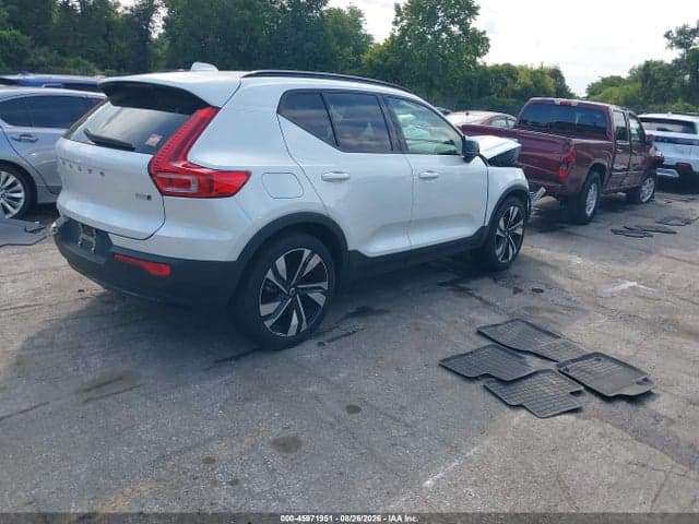2025 VOLVO XC40 B5 PLUS DARK THEME 4