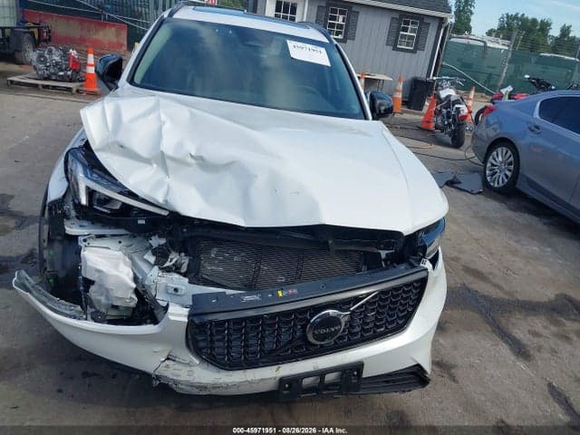 2025 VOLVO XC40 B5 PLUS DARK THEME 6