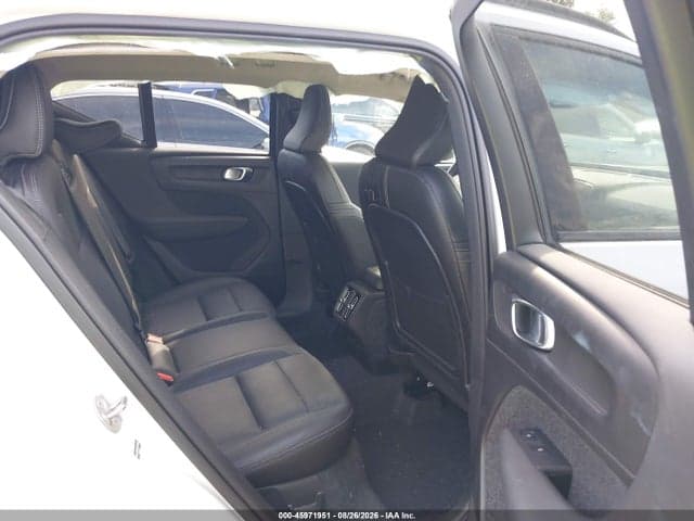 2025 VOLVO XC40 B5 PLUS DARK THEME 8