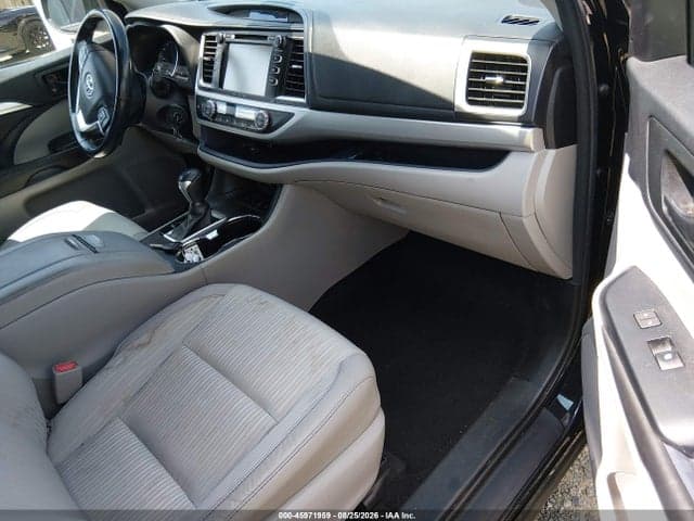 2017 TOYOTA HIGHLANDER LE PLUS 5