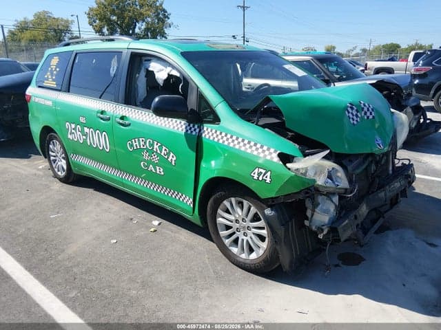 2017 TOYOTA SIENNA XLE 8 PASSENGER