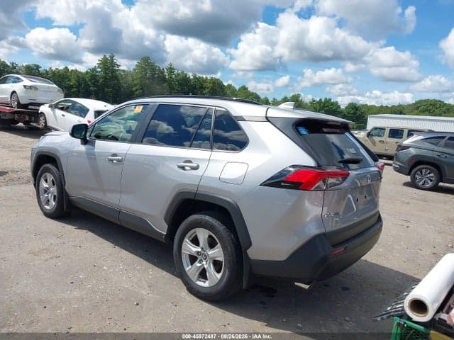 2019 TOYOTA RAV4 XLE 3
