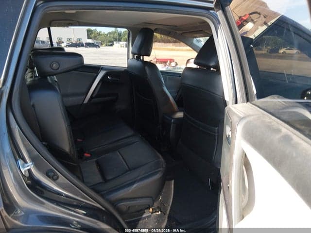 2017 TOYOTA RAV4 XLE 8