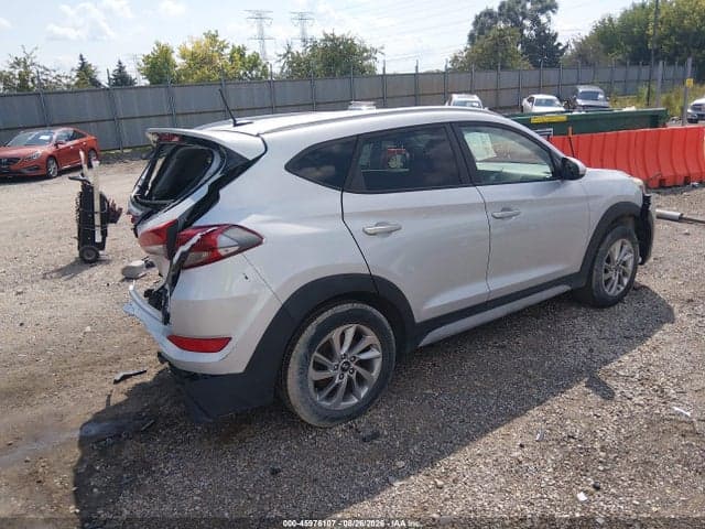 2017 HYUNDAI TUCSON SE 4