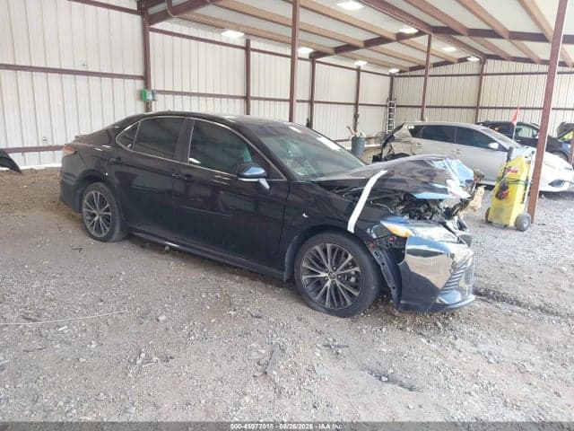2019 TOYOTA CAMRY SE 1