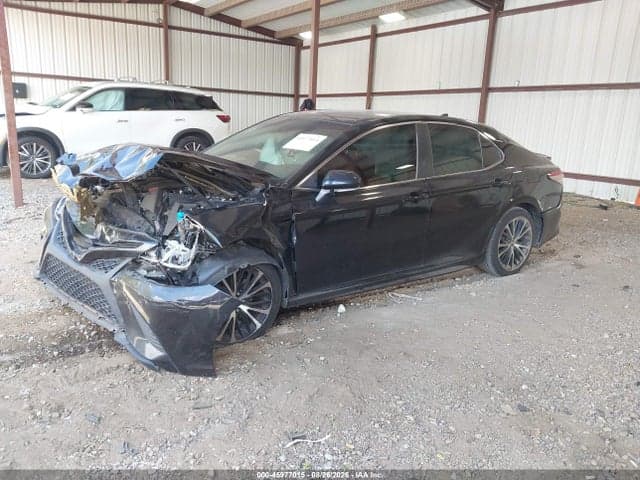 2019 TOYOTA CAMRY SE 2