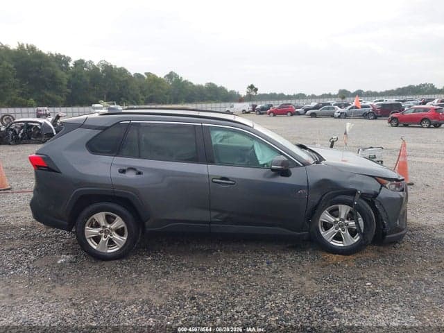 2019 TOYOTA RAV4 XLE 13
