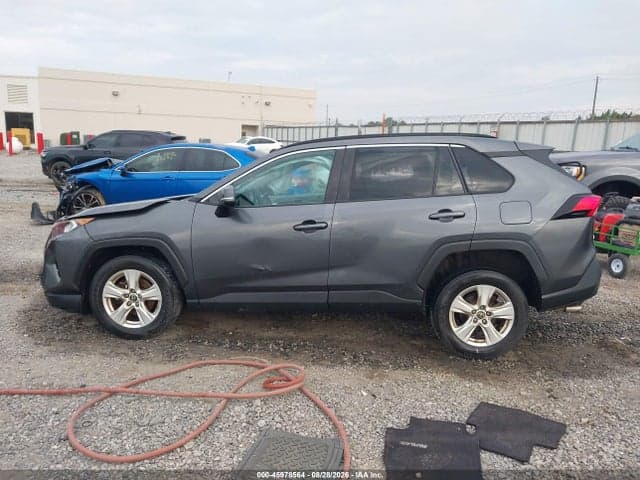 2019 TOYOTA RAV4 XLE 14