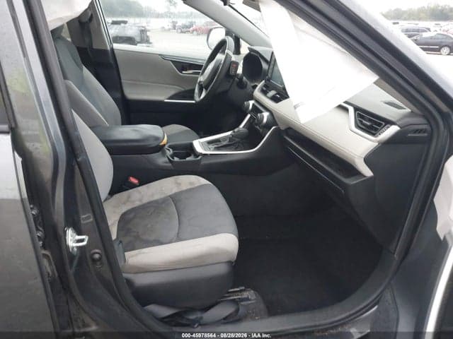 2019 TOYOTA RAV4 XLE 5