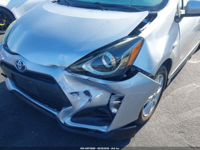 2017 TOYOTA PRIUS C THREE 6