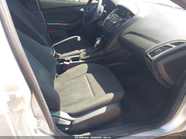 2017 FORD FOCUS SE 5