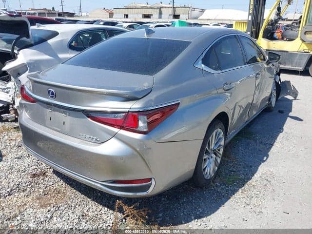 2019 LEXUS ES 300H LUXURY 4