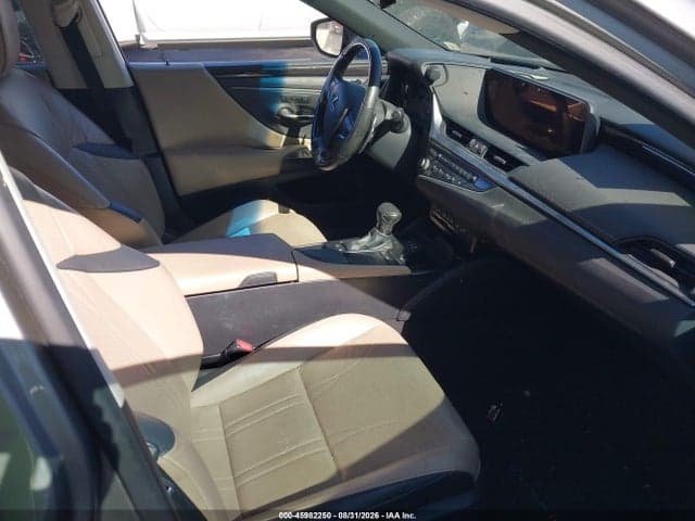 2019 LEXUS ES 300H LUXURY 5