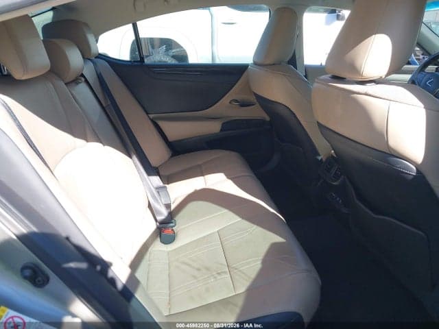 2019 LEXUS ES 300H LUXURY 8