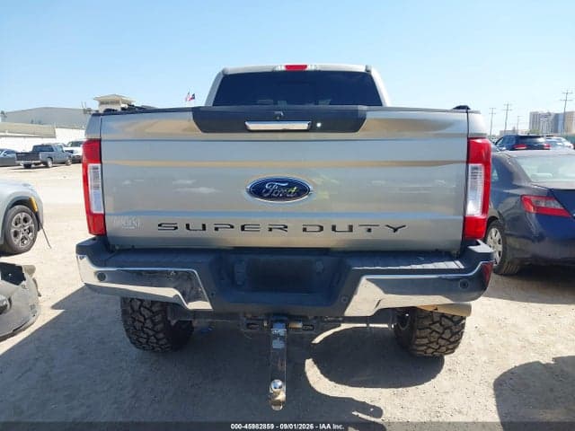 2017 FORD F-250 LARIAT 17