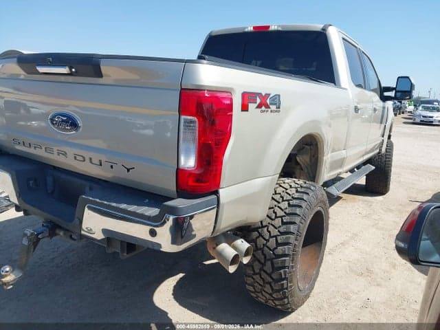 2017 FORD F-250 LARIAT 4