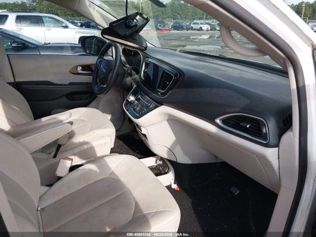 2017 CHRYSLER PACIFICA TOURING 5
