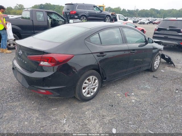 2019 HYUNDAI ELANTRA SE 4