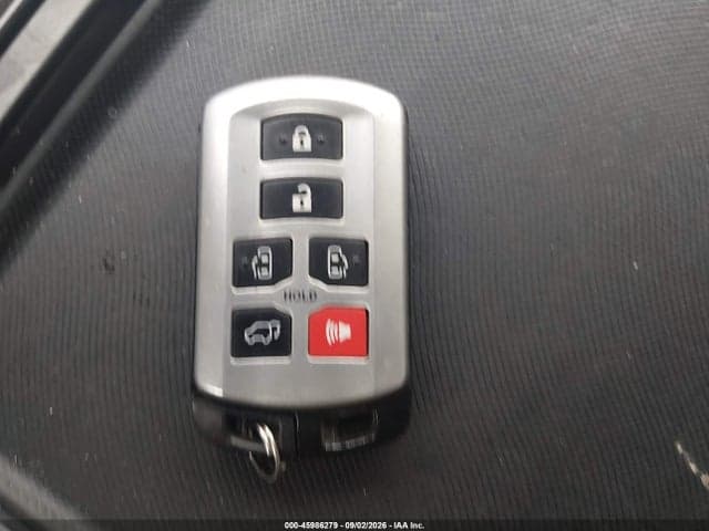 2017 TOYOTA SIENNA XLE 7 PASSENGER 11