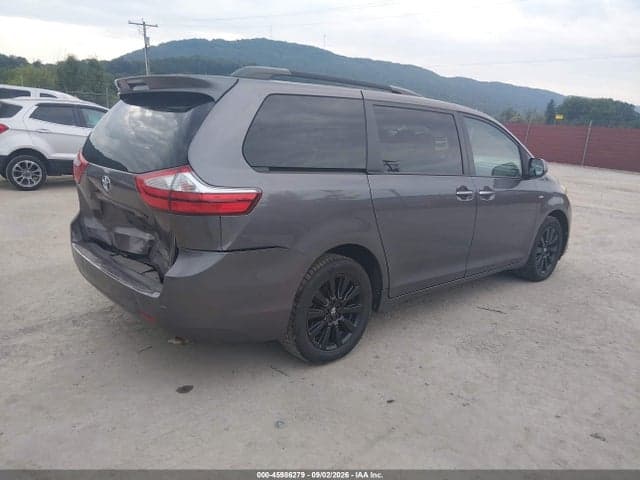 2017 TOYOTA SIENNA XLE 7 PASSENGER 4