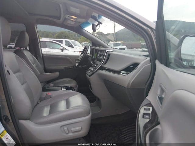 2017 TOYOTA SIENNA XLE 7 PASSENGER 5